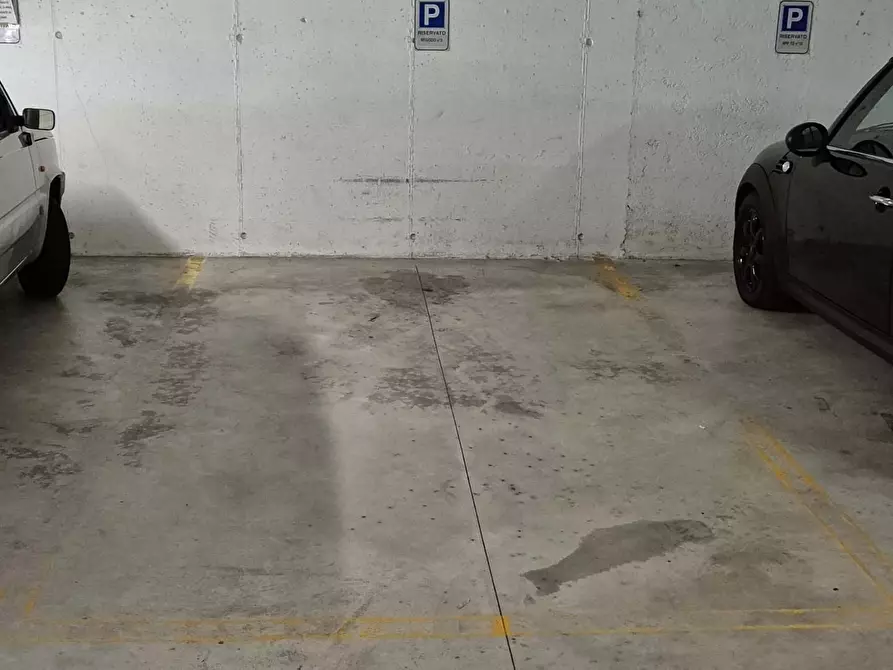 Immagine 2 di Garage in vendita  a Lesmo