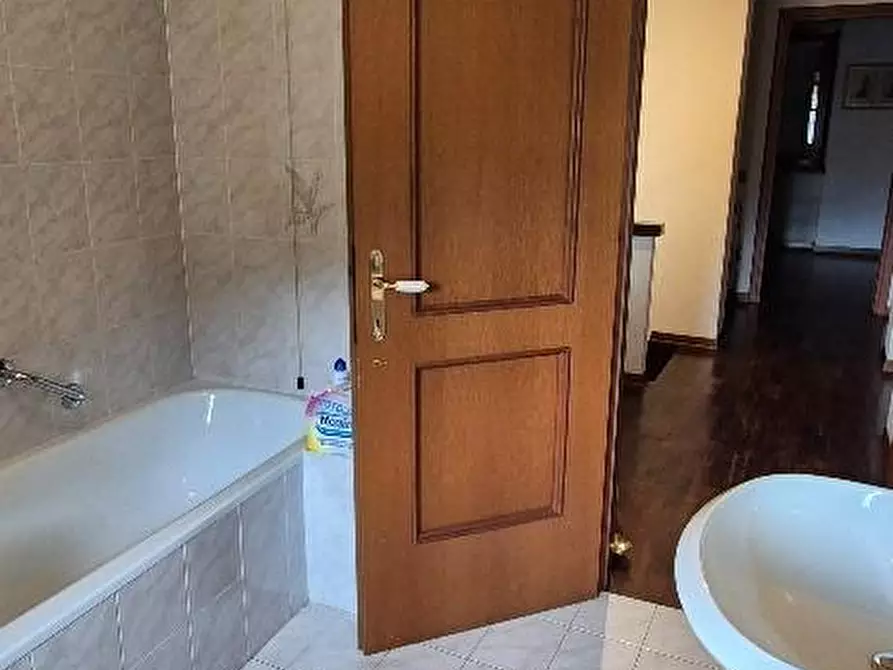 Immagine 35 di Villetta a schiera in vendita  a Calci