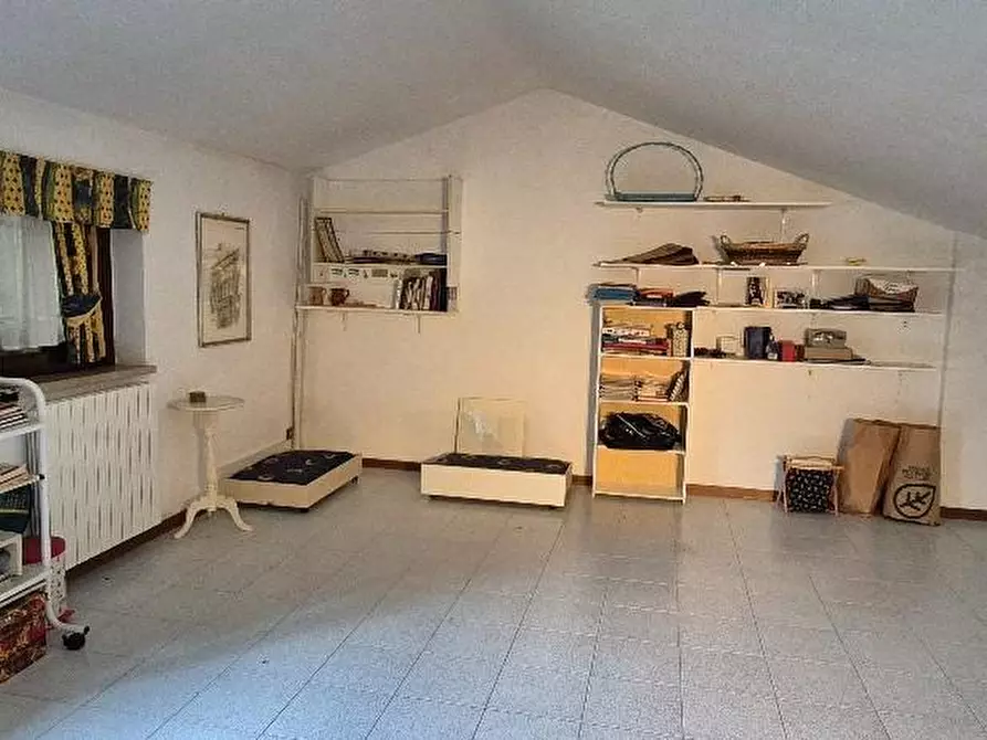 Immagine 38 di Villetta a schiera in vendita  a Calci