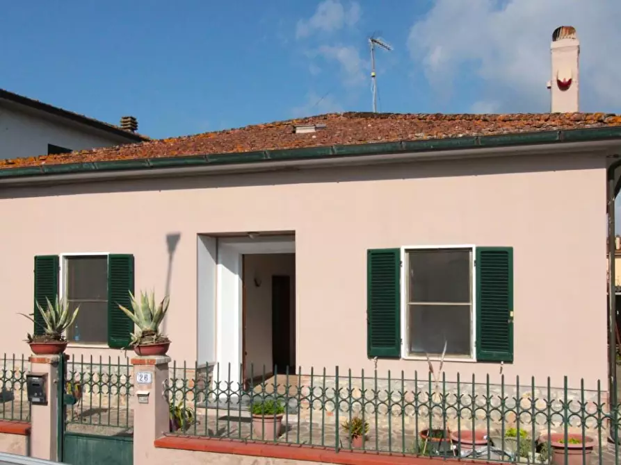 Immagine 1 di Villa in vendita  a Capannoli