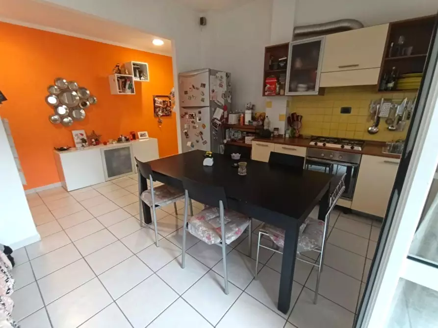 Immagine 2 di Appartamento in vendita  a Massa