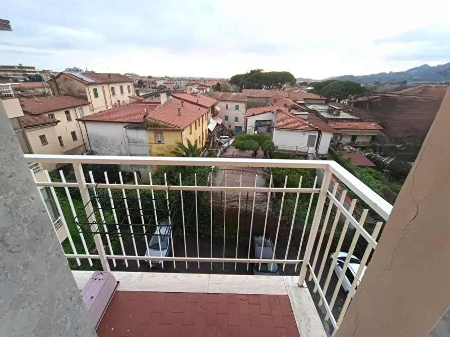 Immagine 5 di Appartamento in vendita  a Massa
