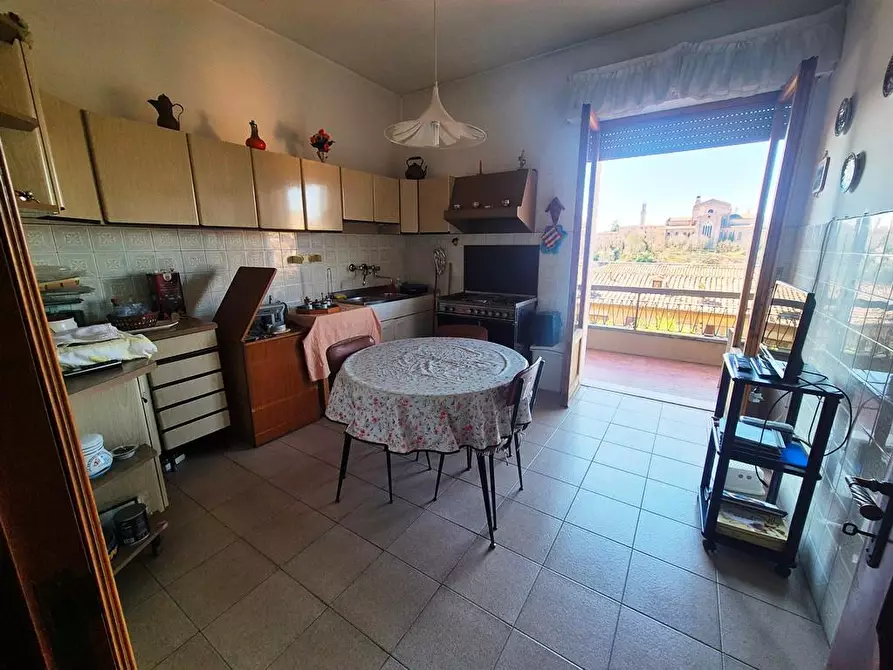 Immagine 12 di Appartamento in vendita  a Siena