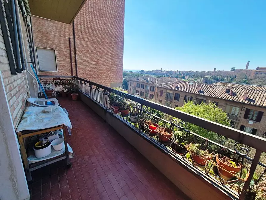 Immagine 8 di Appartamento in vendita  a Siena