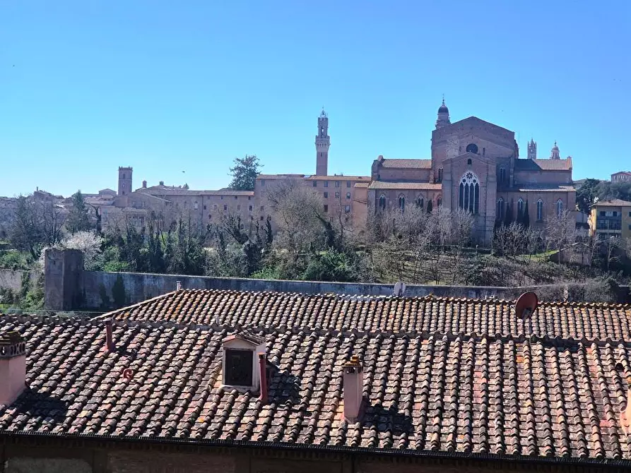 Immagine 6 di Appartamento in vendita  a Siena