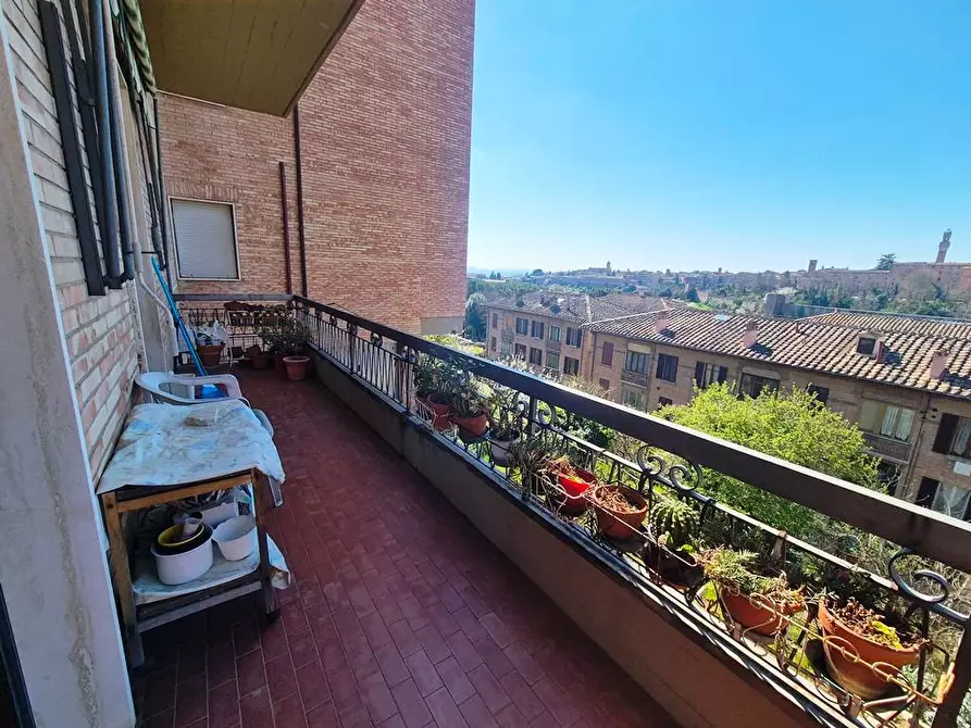Immagine 7 di Appartamento in vendita  a Siena