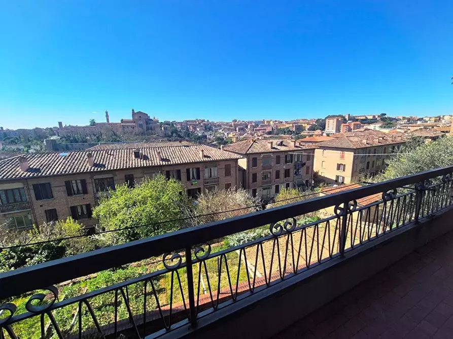 Immagine 19 di Appartamento in vendita  a Siena