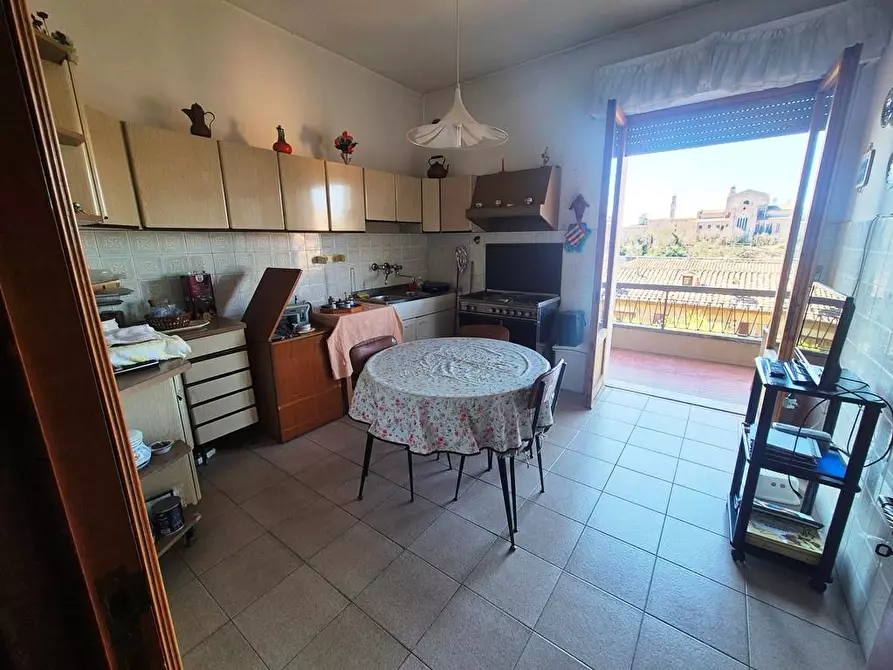 Immagine 10 di Appartamento in vendita  a Siena