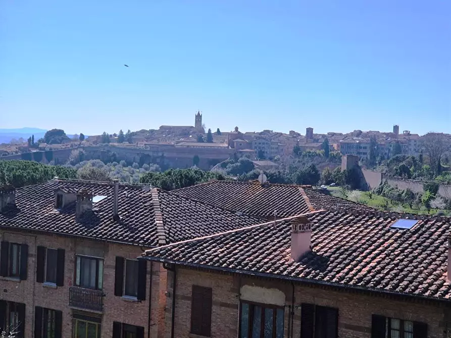 Immagine 5 di Appartamento in vendita  a Siena