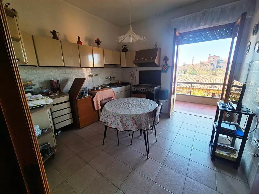 Immagine 11 di Appartamento in vendita  a Siena