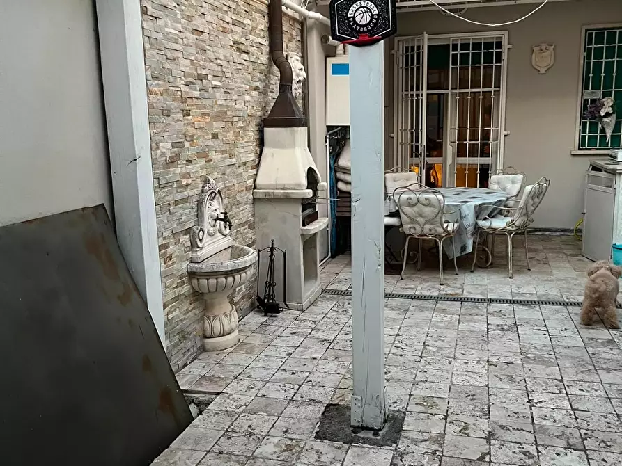 Immagine 1 di Appartamento in vendita  a Viareggio