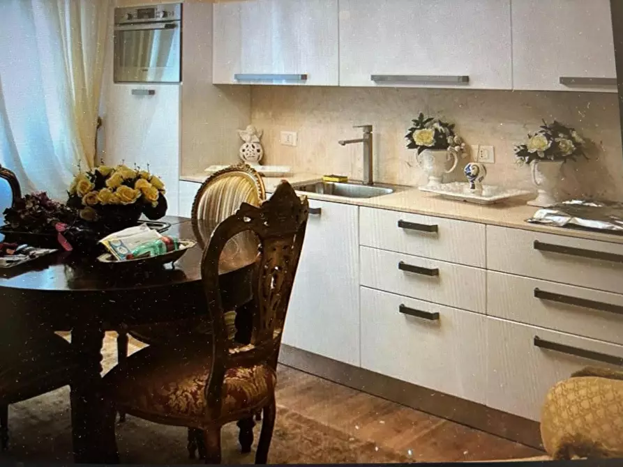 Immagine 3 di Appartamento in vendita  a Viareggio