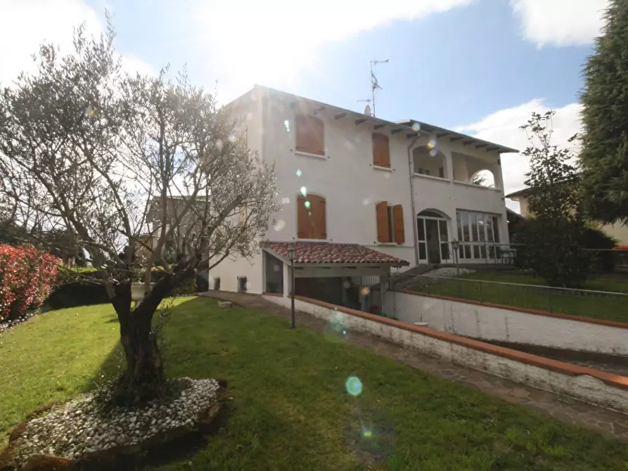 Immagine 1 di Casa bifamiliare in vendita  a Montechiarugolo