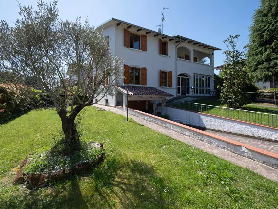 Immagine 1 di Casa bifamiliare in vendita  a Montechiarugolo