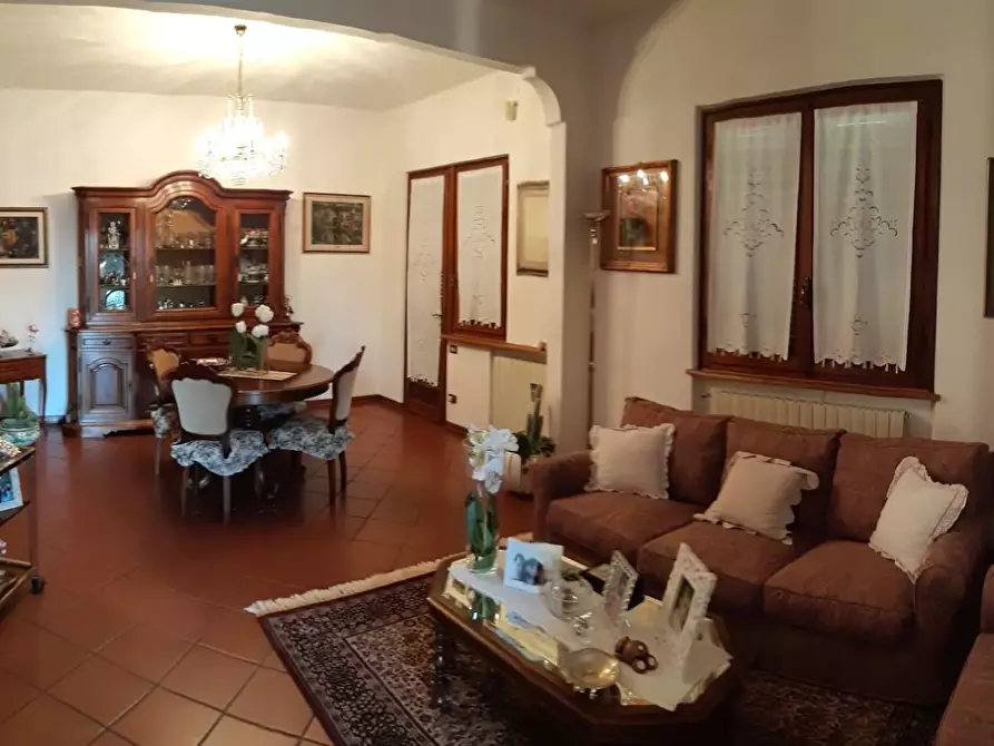 Immagine 9 di Villa in vendita  a Pietrasanta