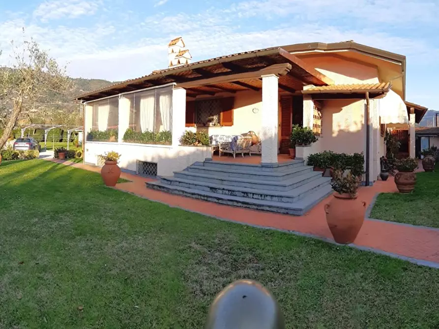 casa indipendente in vendita a Pietrasanta in zona Strettoia
