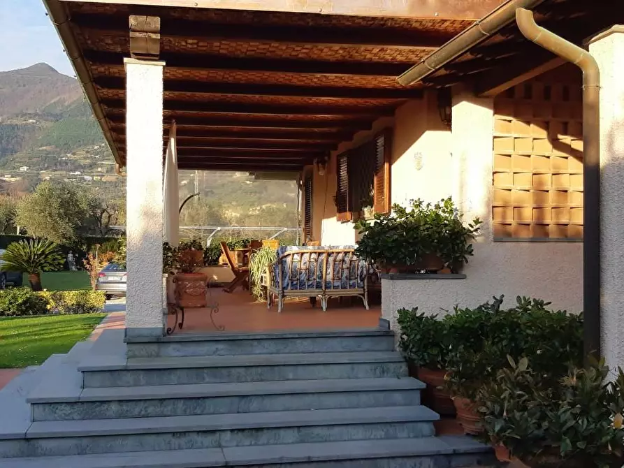 Immagine 2 di Villa in vendita  a Pietrasanta