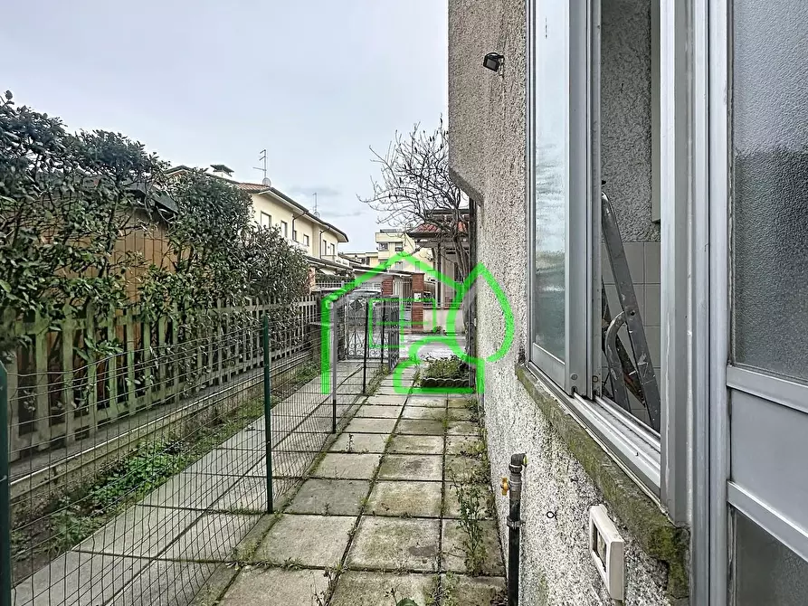 Immagine 5 di Casa quadrifamiliare in vendita  a Viareggio