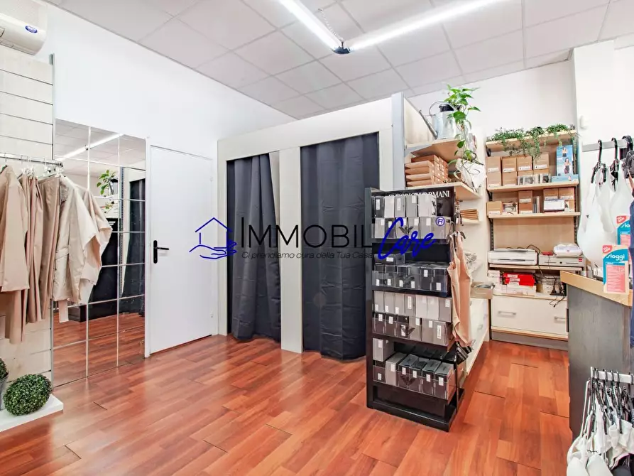 Immagine 6 di Locale commerciale in vendita  a Livorno