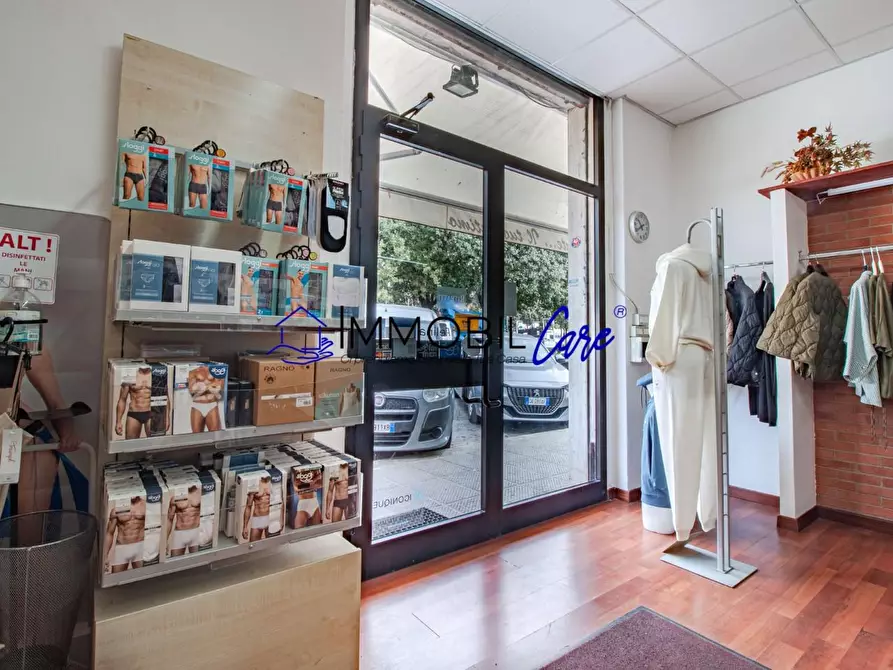 Immagine 1 di Locale commerciale in vendita  a Livorno