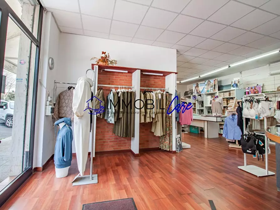 Immagine 4 di Locale commerciale in vendita  a Livorno