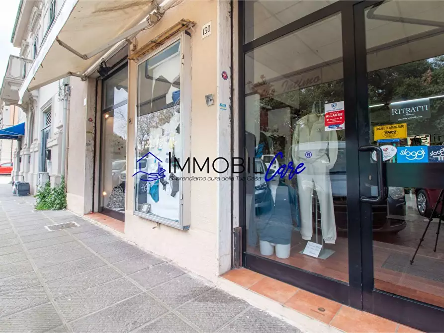 Immagine 10 di Locale commerciale in vendita  a Livorno