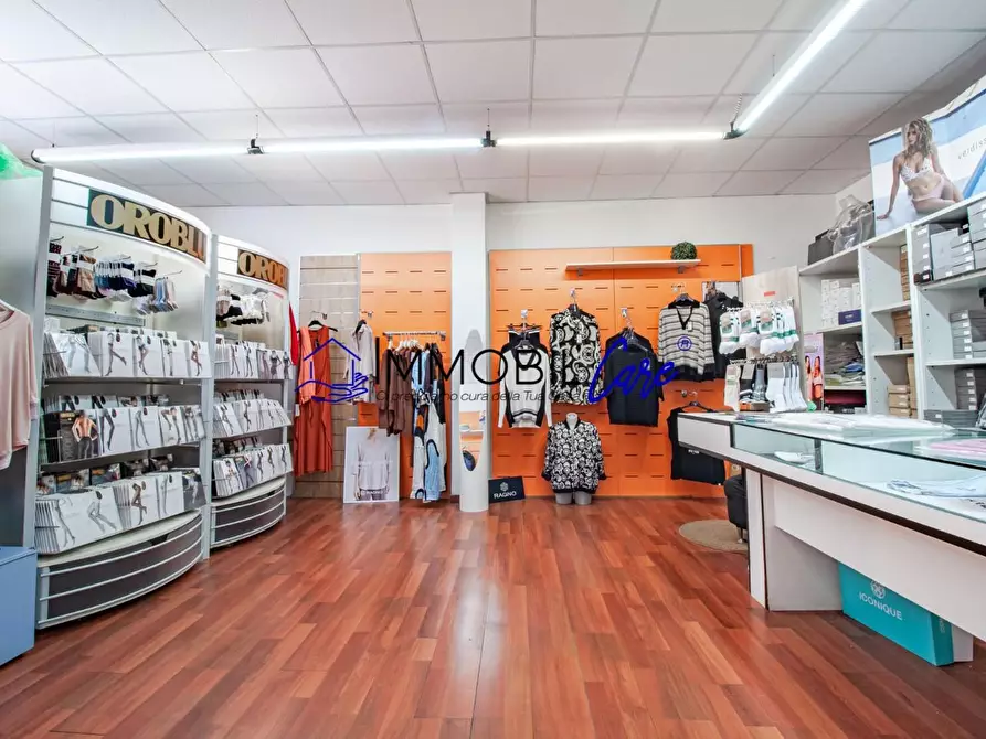 Immagine 7 di Locale commerciale in vendita  a Livorno