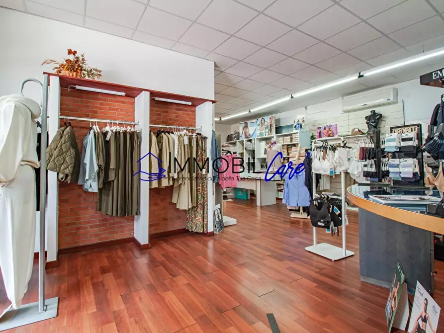 Immagine 2 di Locale commerciale in vendita  a Livorno