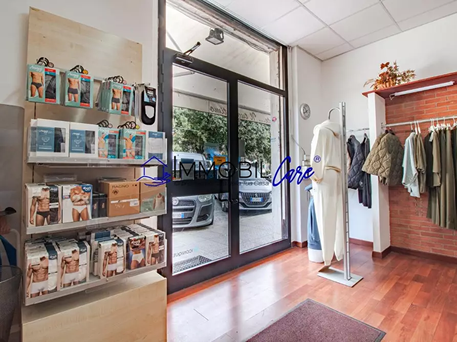 Immagine 5 di Locale commerciale in vendita  a Livorno
