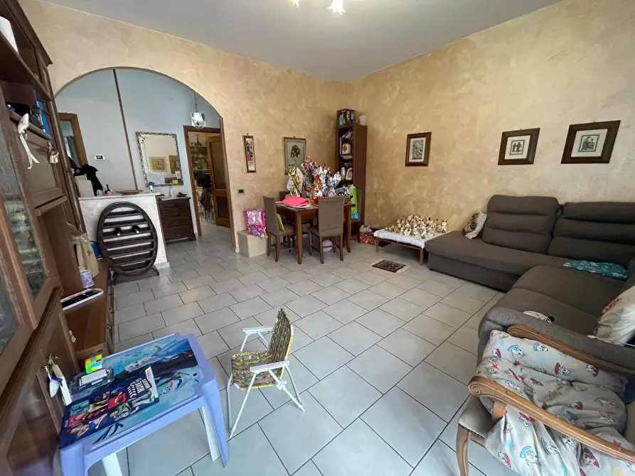 Immagine 1 di Appartamento in vendita  a Carrara