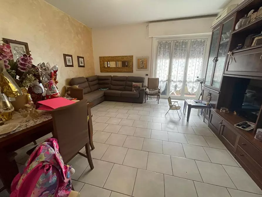 Immagine 2 di Appartamento in vendita  a Carrara