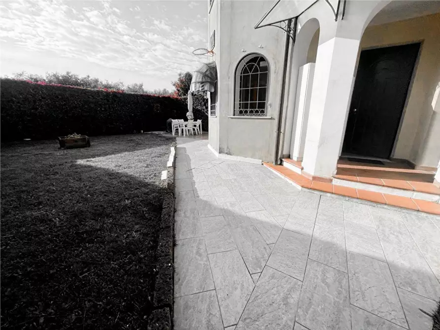 Immagine 4 di Porzione di casa in vendita  a Ortonovo