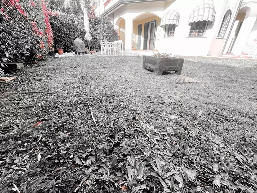 Immagine 1 di Porzione di casa in vendita  a Ortonovo