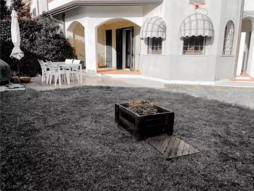 Immagine 5 di Porzione di casa in vendita  a Ortonovo