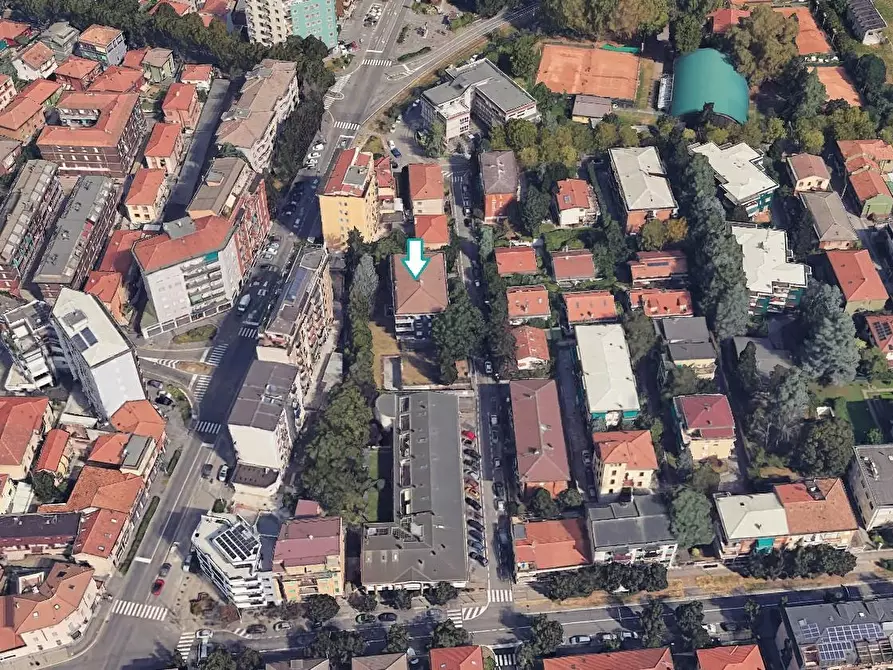 Immagine 3 di Garage in vendita  a Cusano Milanino