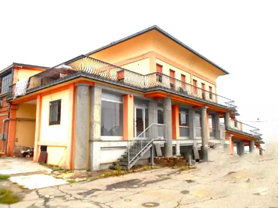 Immagine 8 di Attività artigianale in vendita  a Casteggio