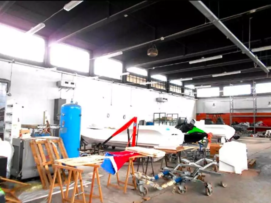 Immagine 7 di Attività artigianale in vendita  a Casteggio