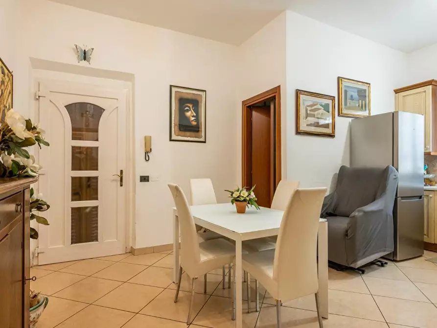 Immagine 9 di Villa in vendita  a Cascina