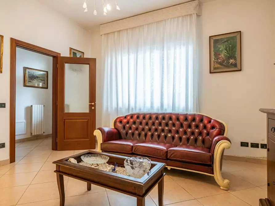 Immagine 7 di Villa in vendita  a Cascina