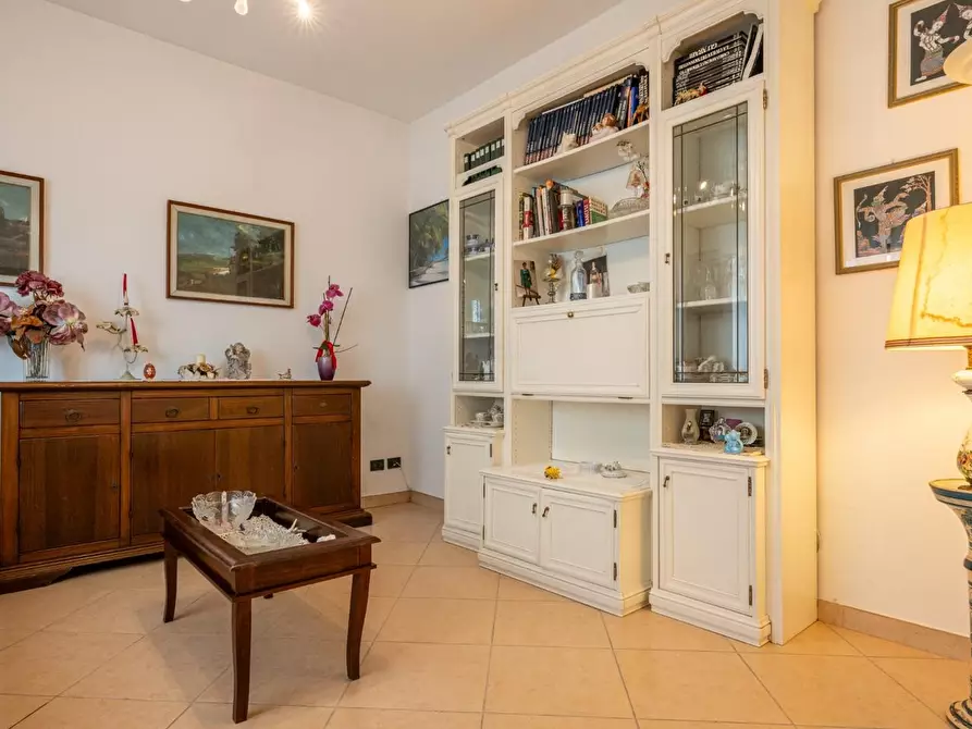 Immagine 4 di Villa in vendita  a Cascina