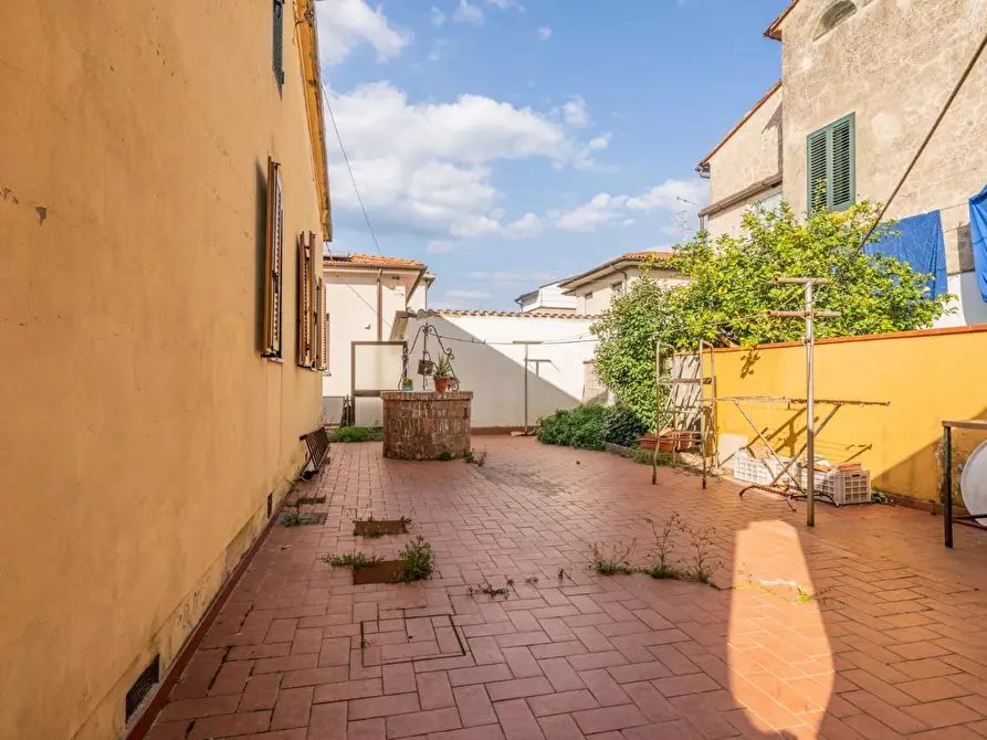 Immagine 28 di Villa in vendita  a Cascina