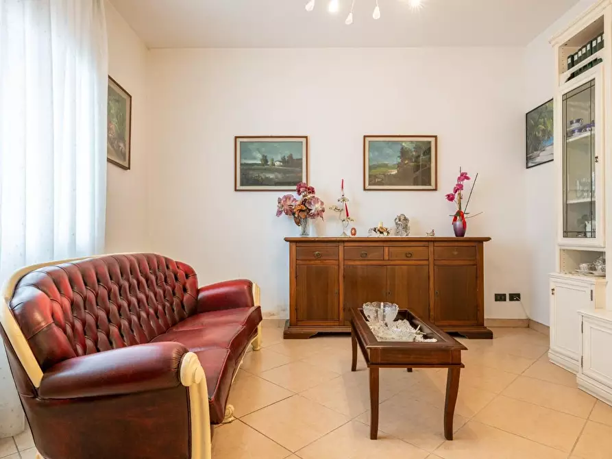 Immagine 3 di Villa in vendita  a Cascina