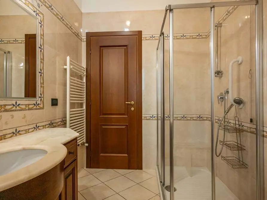 Immagine 15 di Villa in vendita  a Cascina