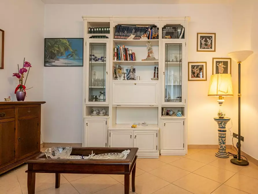 Immagine 5 di Villa in vendita  a Cascina