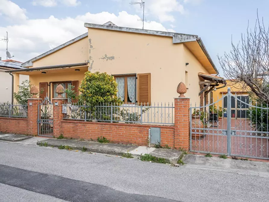 Immagine 6 di Villa in vendita  a Cascina