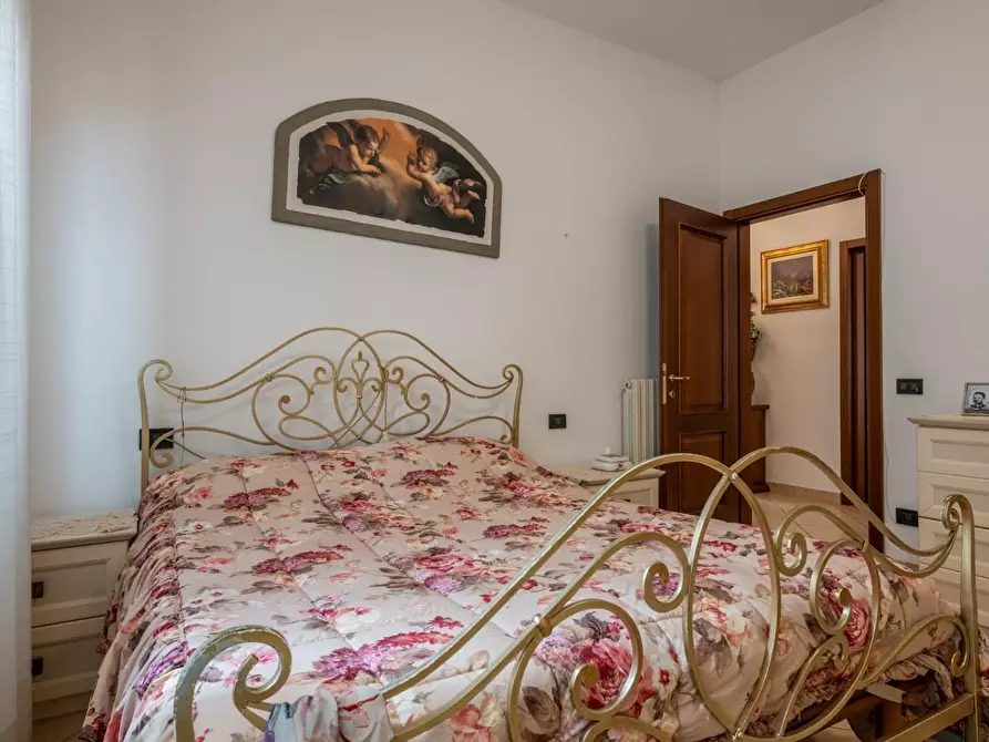 Immagine 21 di Villa in vendita  a Cascina