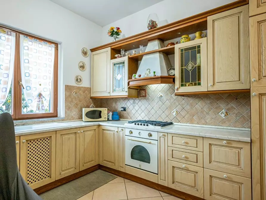 Immagine 11 di Villa in vendita  a Cascina