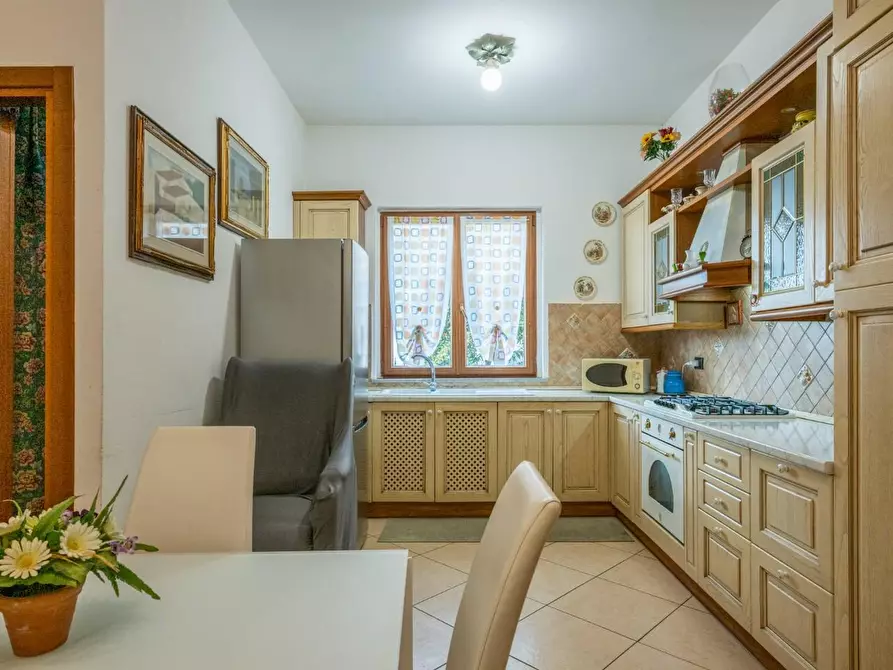 Immagine 10 di Villa in vendita  a Cascina