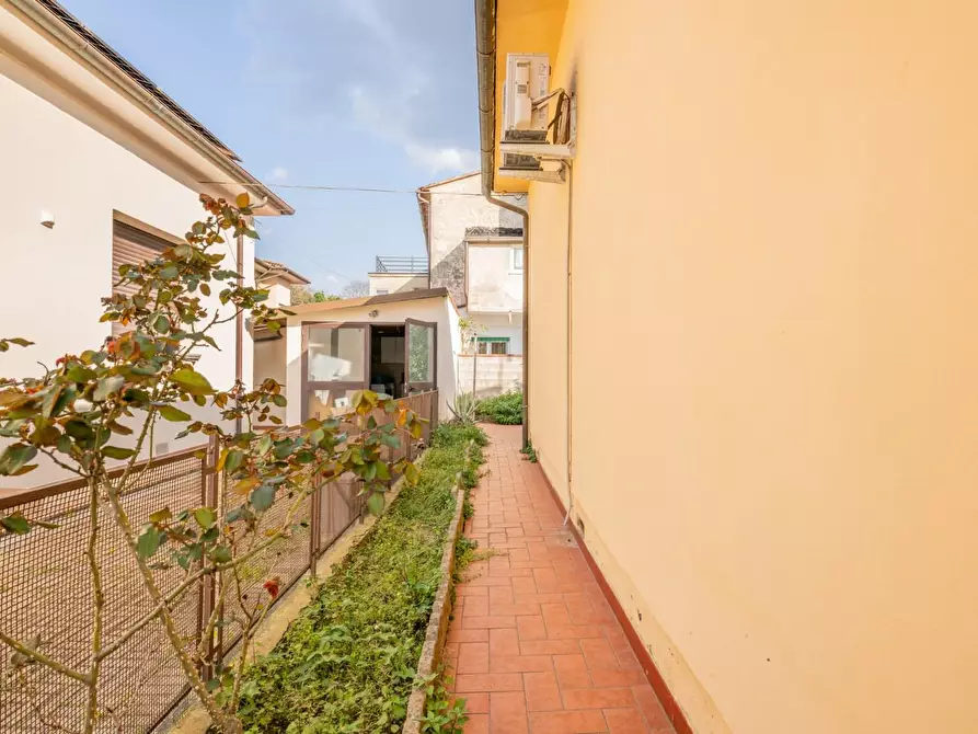 Immagine 25 di Villa in vendita  a Cascina