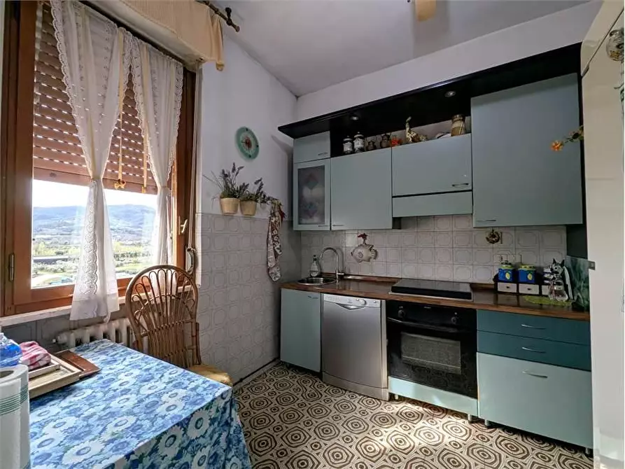 Immagine 2 di Appartamento in vendita  a Pistoia